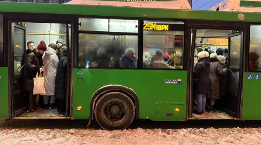  Девушка потеряла сознание в автобусе из Академического