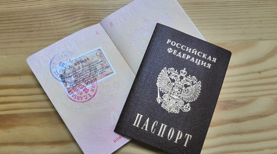 Свердловчанка отсудила больше ста тысяч за бракованный загранпаспорт
