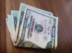 Екатеринбуржцы бросились скупать валюту