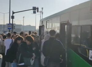 Студенты УрФУ написали жалобу на давки в автобусах