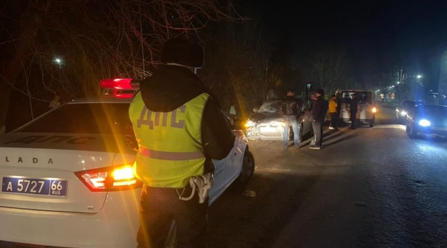 Женщина, перебегавшая дорогу в неположенном месте, погибла под колёсами автомобиля