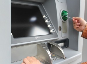 В Екатеринбурге банкомат проглотил несколько десятков тысяч рублей у матери-одиночки
