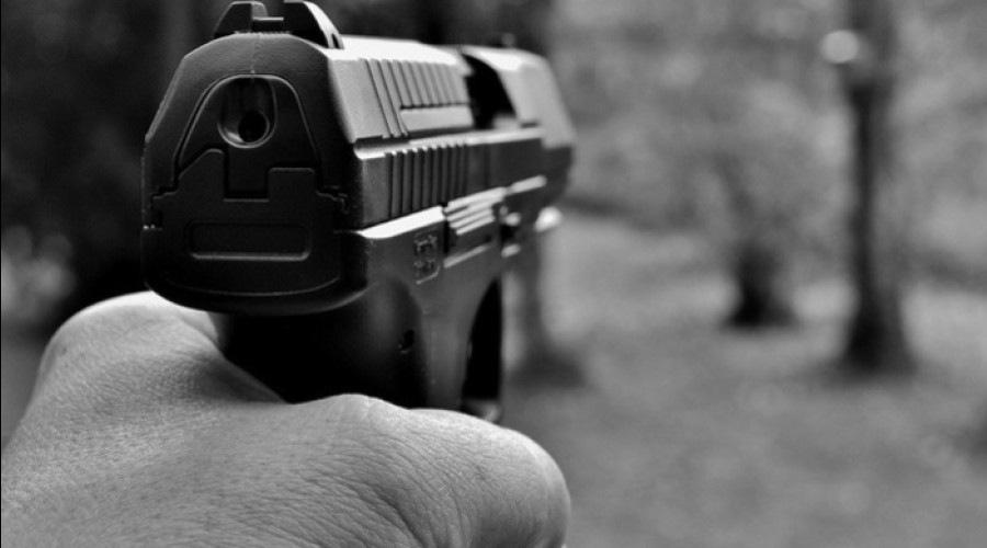 Раненого увезли в реанимацию: в екатеринбургском общежитии произошла стрельба