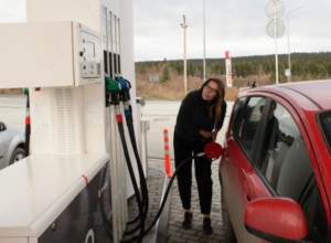 Шланг и насос. Мужчины украли бензина на сумму более 3,4 млн рублей