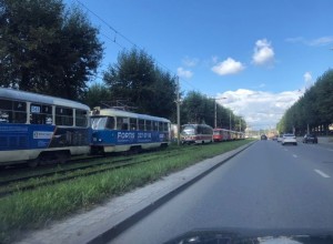 Попавшая под трамвай екатеринбурженка на Уралмаше скончалась