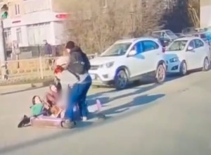 В Екатеринбурге две девушки-самокатчицы сбили 5-летнюю девочку на пешеходном переходе