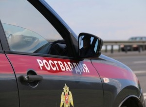 В Екатеринбурге автомобили Росгвардии подъехали к миграционному центру