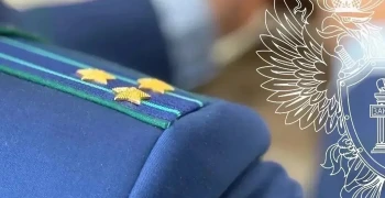 Сотрудник свердловского предприятия погиб, упав с грузовика при погрузке