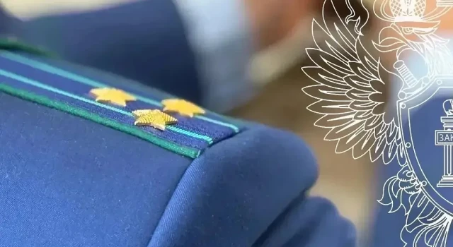 Сотрудник свердловского предприятия погиб, упав с грузовика при погрузке