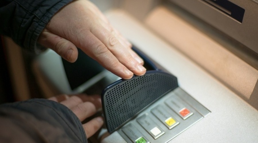 В Екатеринбурге дорожный рабочий перевёл мошенникам 1,5 миллиона рублей