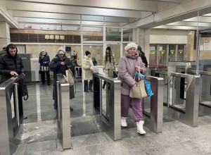 «Галя, у нас замена!» В Екатеринбурге на станции метро «Геологическая» заработали новые турникеты