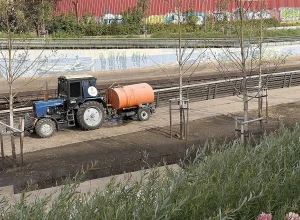 В Екатеринбурге новая набережная, которая была затоплена всё лето, показалась из-под воды