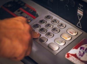 Экономист не исключил массовую заморозку вкладов в России