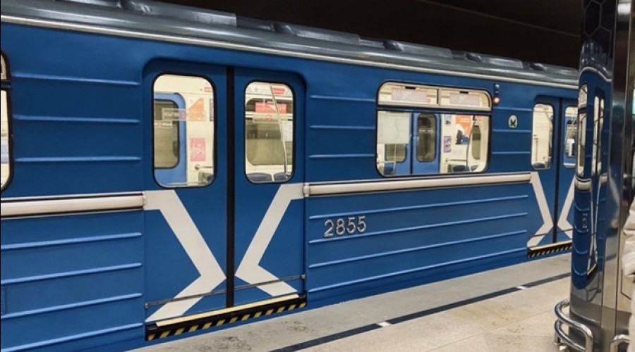 Стало известно о состоянии молодого человека, упавшего под поезд в метро Екатеринбурга