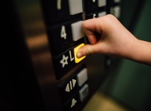 Житель Академического пролетел в кабине лифта несколько этажей