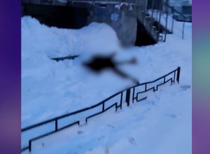 В Екатеринбурге под окнами дома нашли тело молодого человека