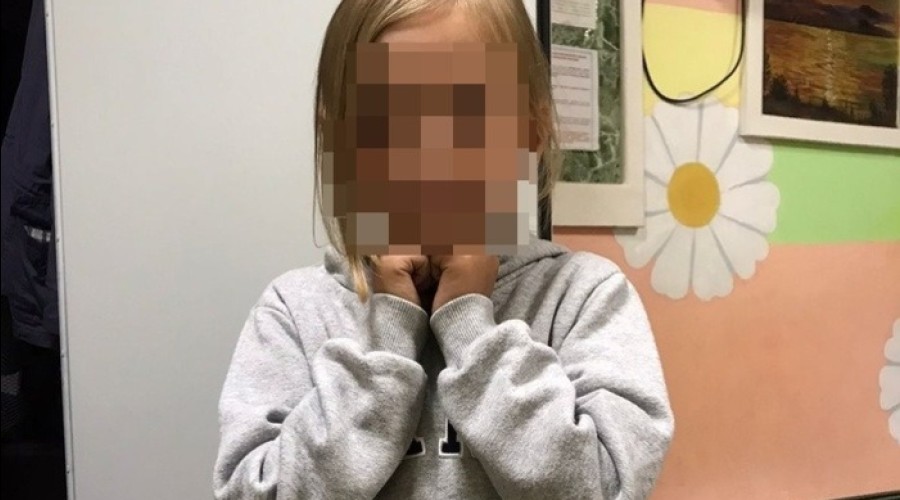 Умерший от передозировки отец 5-летней девочки мог использовать дочь в качестве прикрытия
