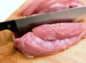 В свердловские магазины не допустили несколько тонн подозрительного мяса