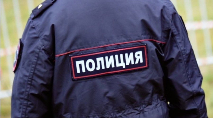 На Уралмаше женщина стала умолять прохожих о помощи с балкона. Как развивался семейный конфликт?