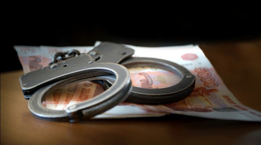 В Екатеринбурге задержали за взятку экс-сотрудницу МВД