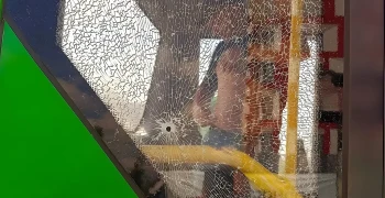 Есть раненые: в Екатеринбурге неизвестные обстреляли автобус