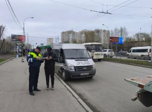 Автобус, которым управлял водитель без прав, остановили в Екатеринбурге