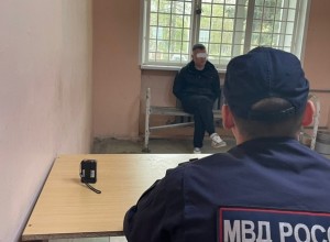 Зарезавший бывшую девушку у офиса банка на Уралмаша получил 9 лет колонии и попросился на СВО
